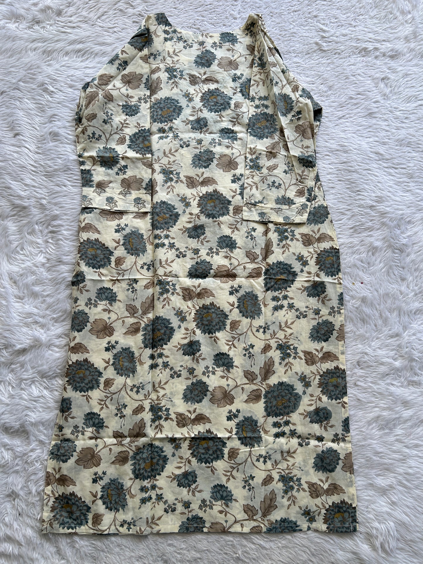 Jaipur Cotton Kurti Off White Colored With a Floral Print. - Sampradaya Designer Studio