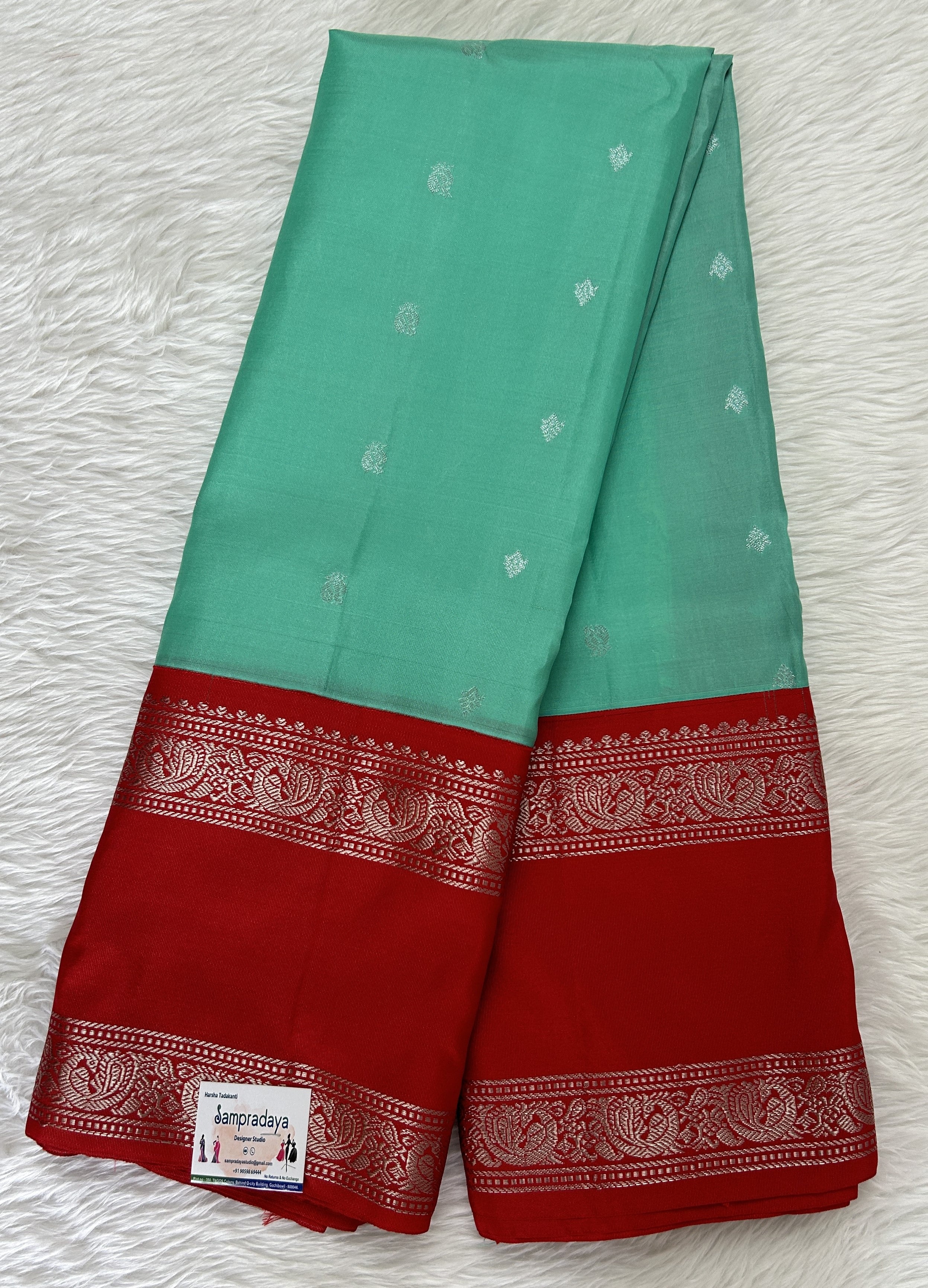 Stunning Green Mehendi Checkered Gadwal Pattu Saree Gold Zari