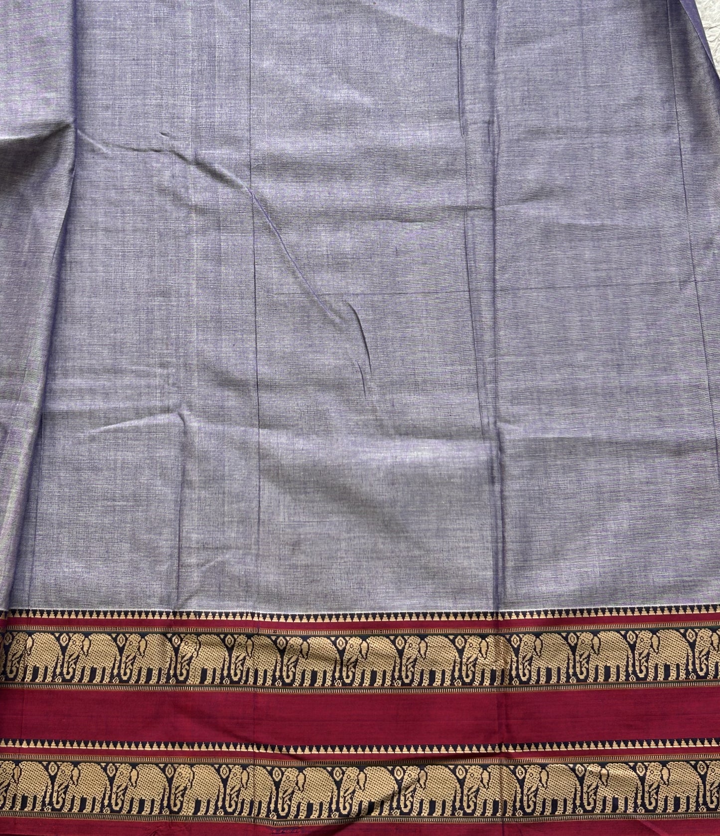 Narayanpet Cotton Saree Light Lavender Colored Complemented with a Thread Border.