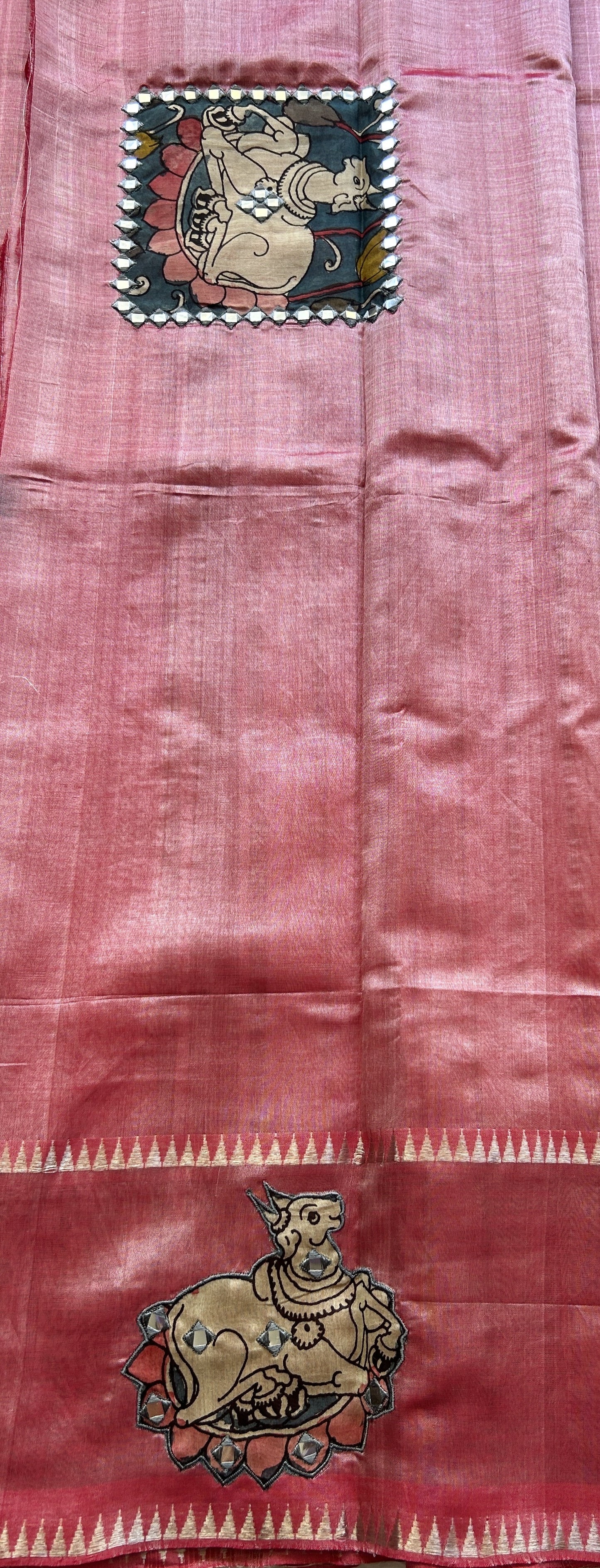 Mangalagiri Plain Pattu Saree Pink colored complemented with a Pen Kalamkari Border. - Sampradaya Designer Studio