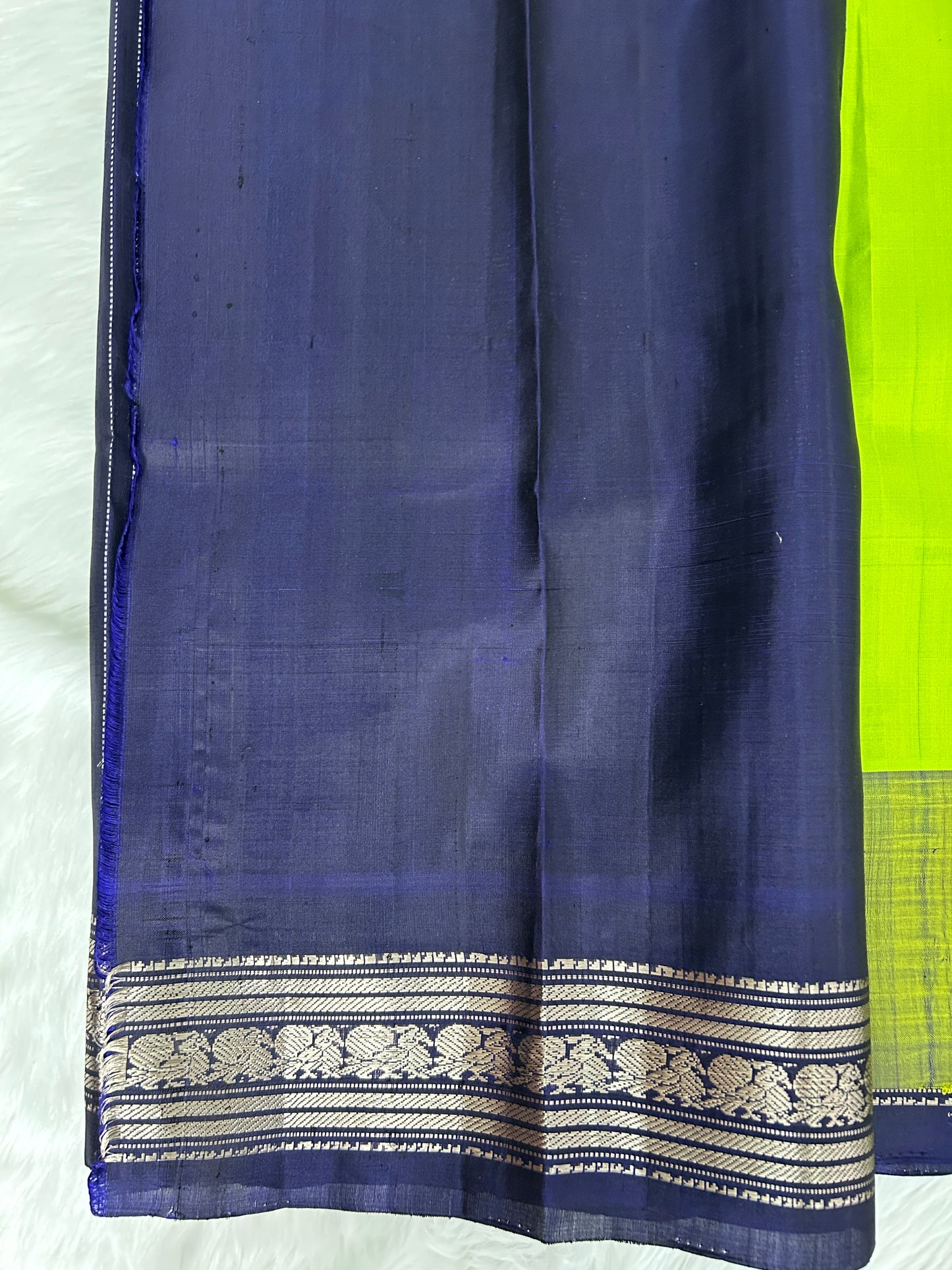 Gadwal Pattu Saree Green Colored Complemented With a Navy Blue Gap Border - Sampradaya Designer Studio