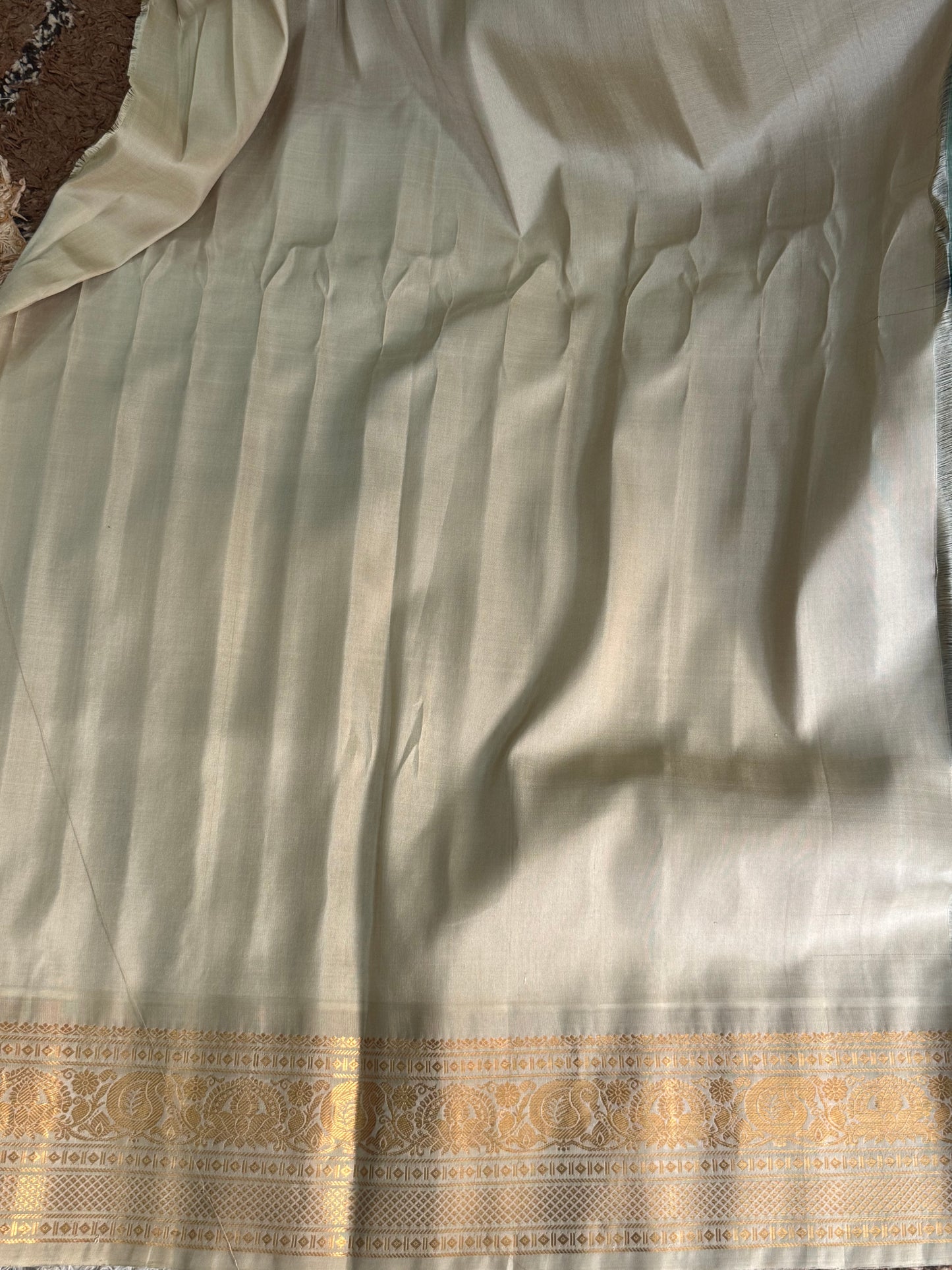 Green Gadwal Silk Saree with Gold Zari Border — Pure Handloom | Silk Mark Certified