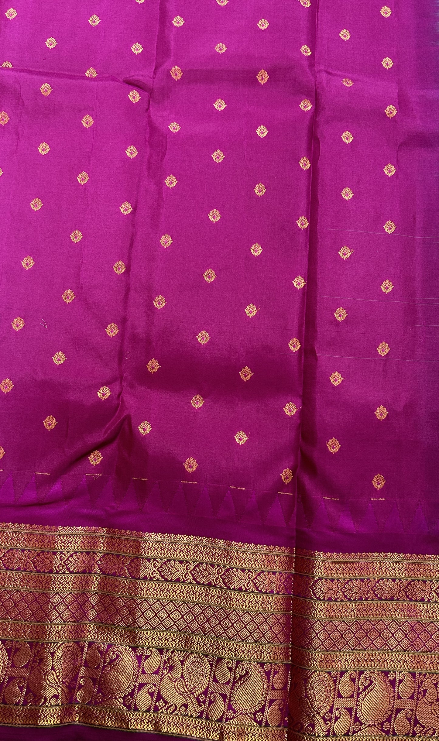 Gadwal Silk Saree Green colored complemented with a Magenta Color Kanchi Border - Sampradaya Designer Studio