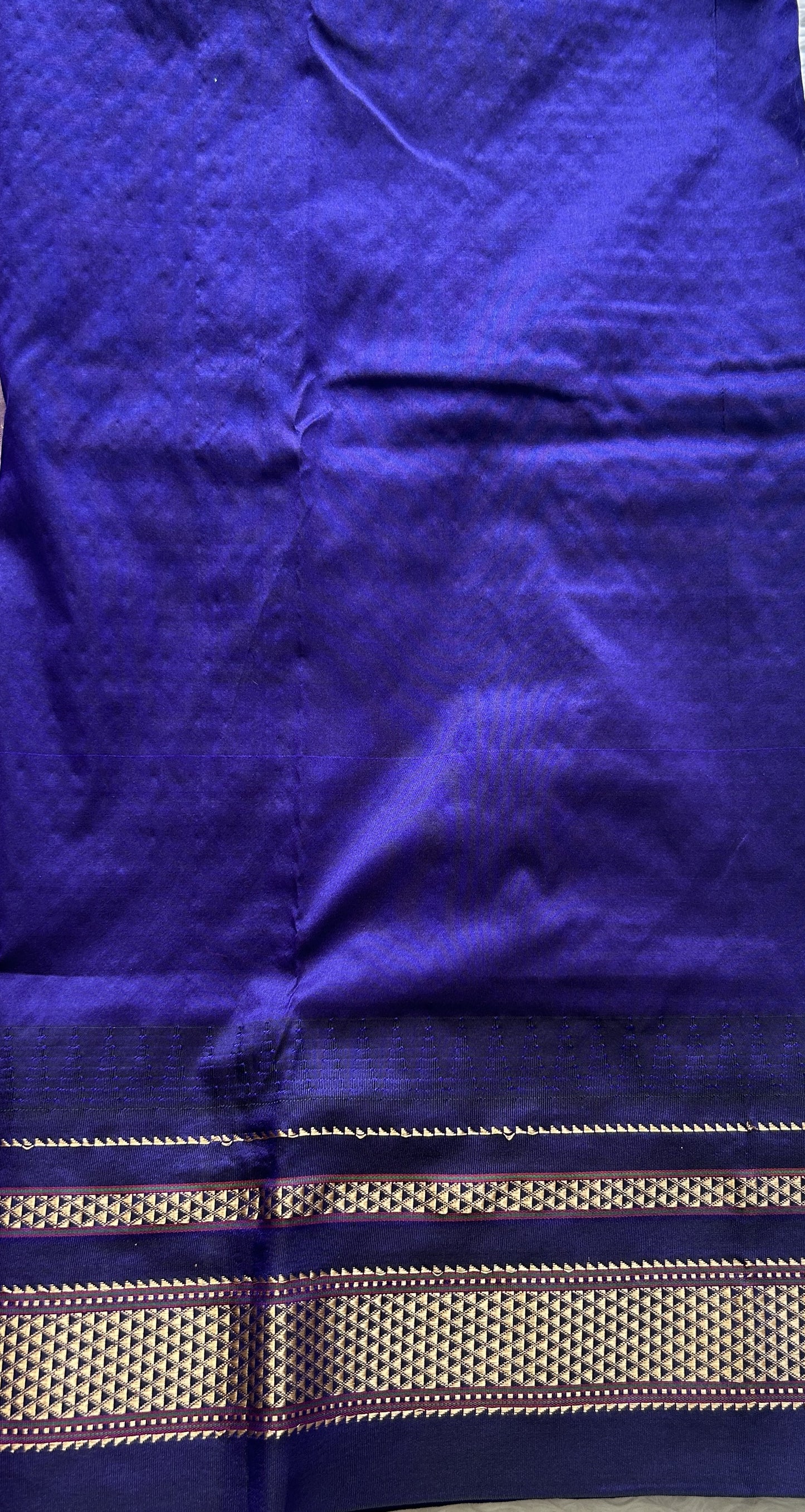 Narayanpet Silk Checks Saree Lilac Colored Complemented with a Zari Border. - Sampradaya Designer Studio