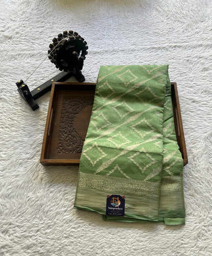 Maheshwari Chanderi Cotton Saree Green Colored Elegantly Paired with a Zari Border. - Sampradaya Designer Studio