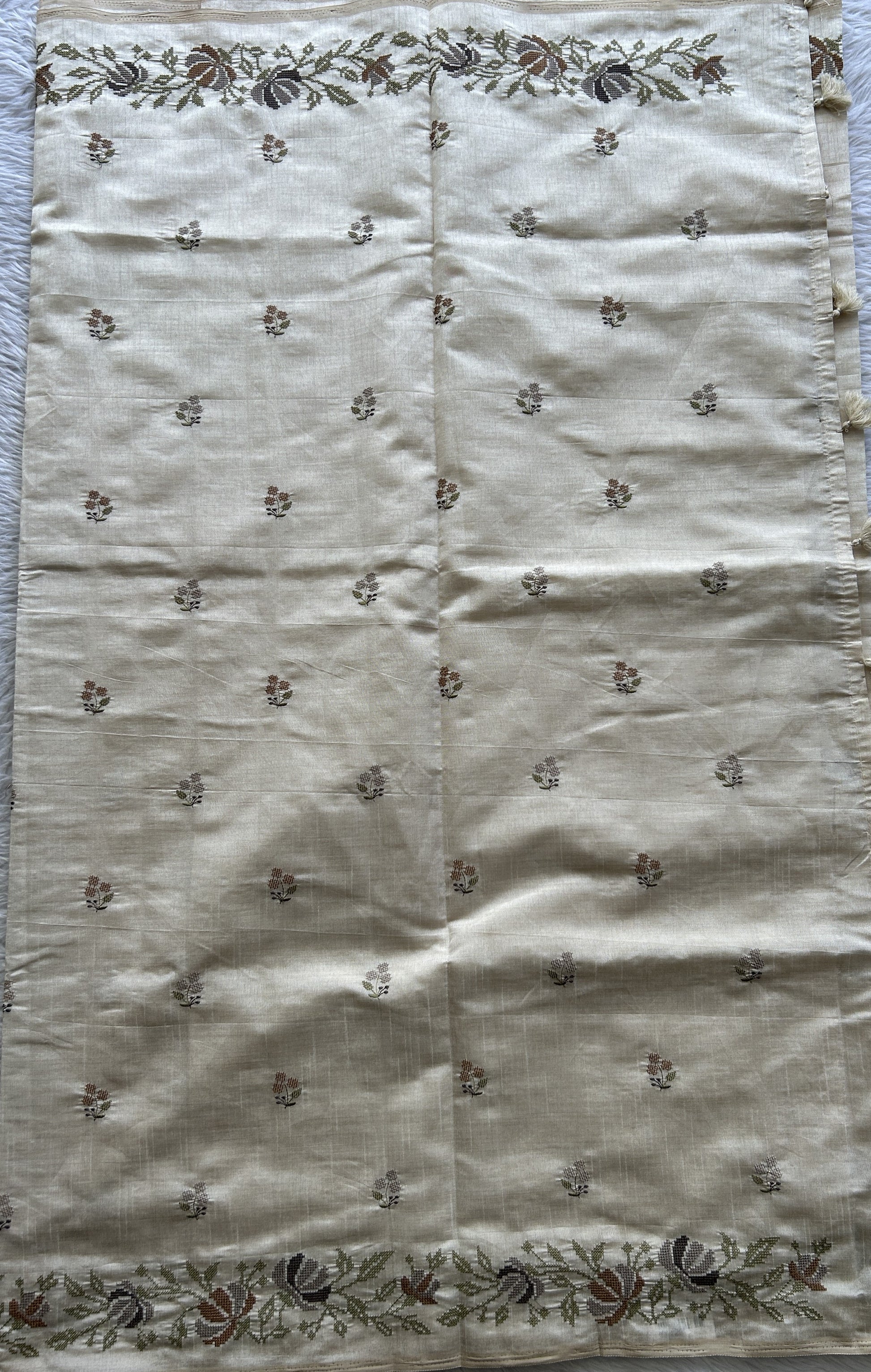 Semi Tussar Saree Off White Colored complemented with a Thread Embroidery Border. - Sampradaya Designer Studio