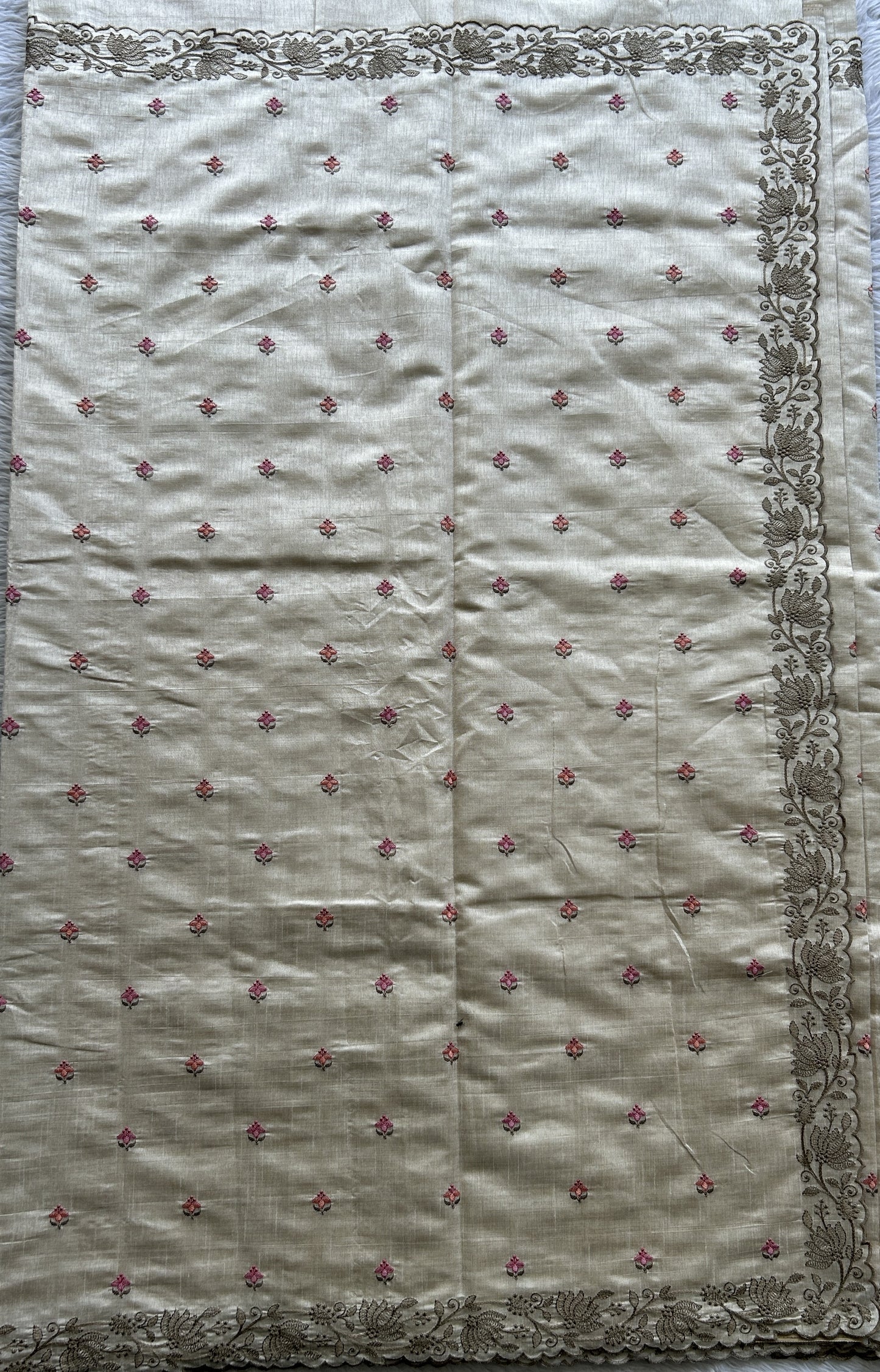 Semi Tussar Saree Off White Colored complemented with a Thread Embroidery Scallop Border. - Sampradaya Designer Studio
