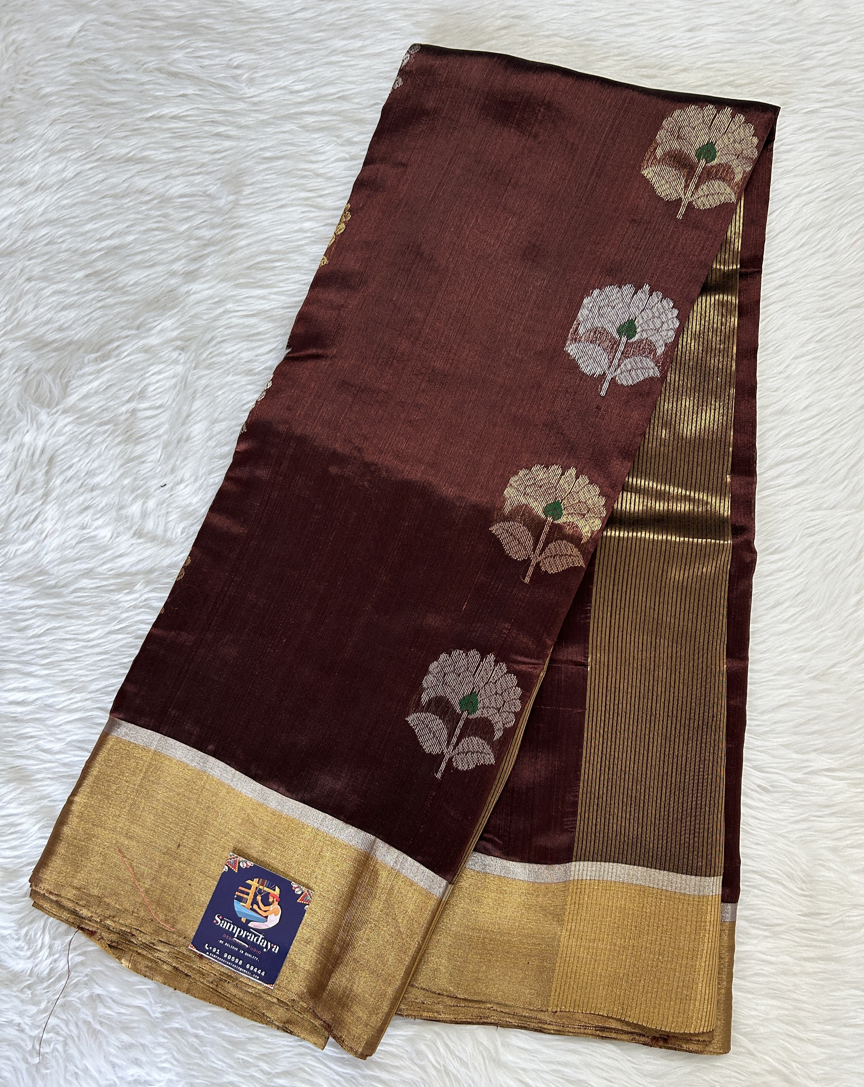 Chanderi Silk Saree in  Vibrant color & Intricate Zari Weaving Ethnic Border Pattern