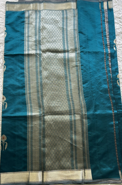 Banarasi Katan Silk Saree Rama Green Colored Elegantly Paired with a Zari border. - Sampradaya Designer Studio