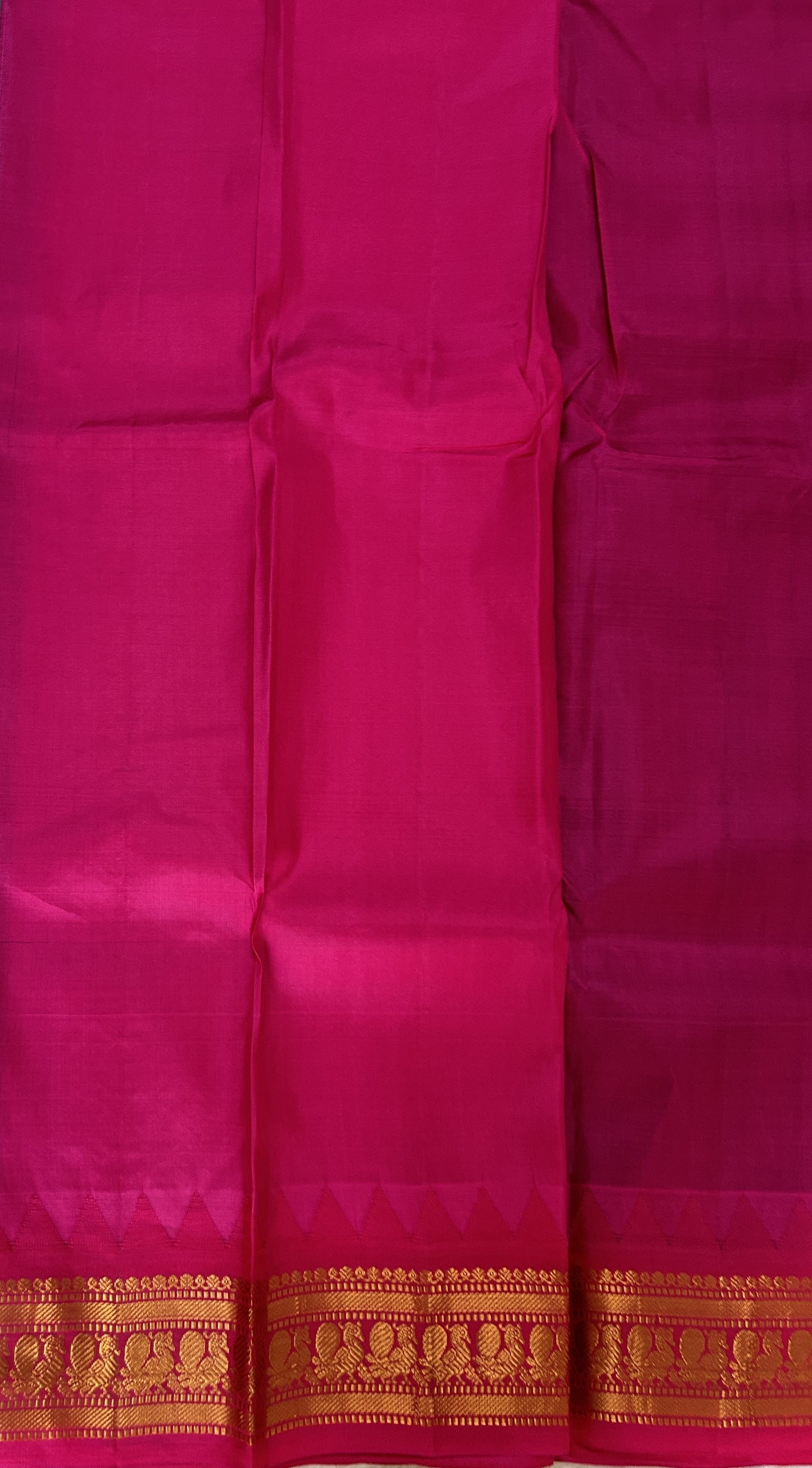Gadwal Pattu Saree Emerald Green colored saree complemented with a Pink Kanchi Border - Sampradaya Designer Studio