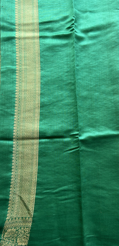 Chiniya Silk Saree Peach Colored Elegantly Paired with a Rama Green Color Zari Border. - Sampradaya Designer Studio