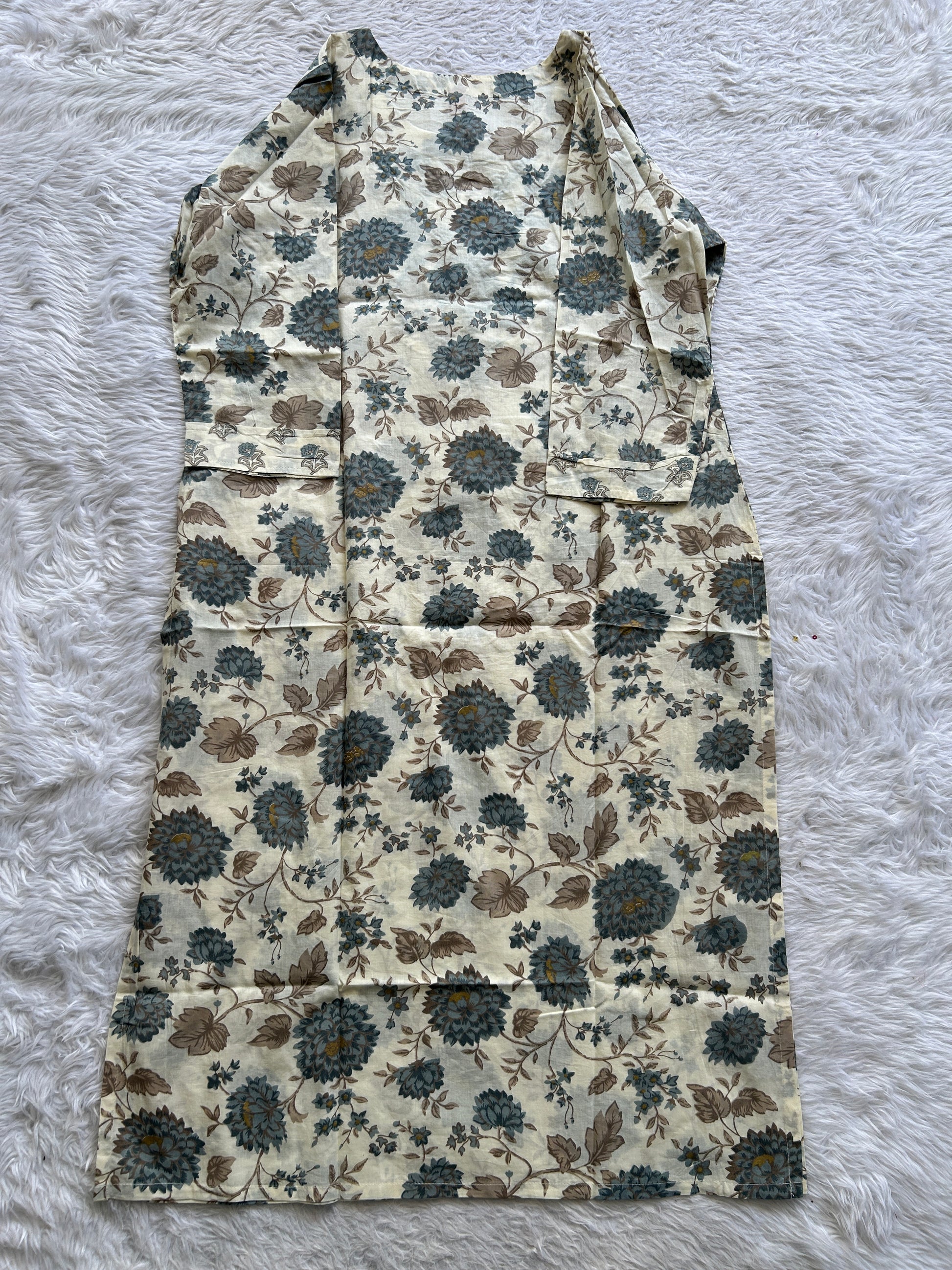 Jaipur Cotton Kurti Off White Colored With a Floral Print. - Sampradaya Designer Studio