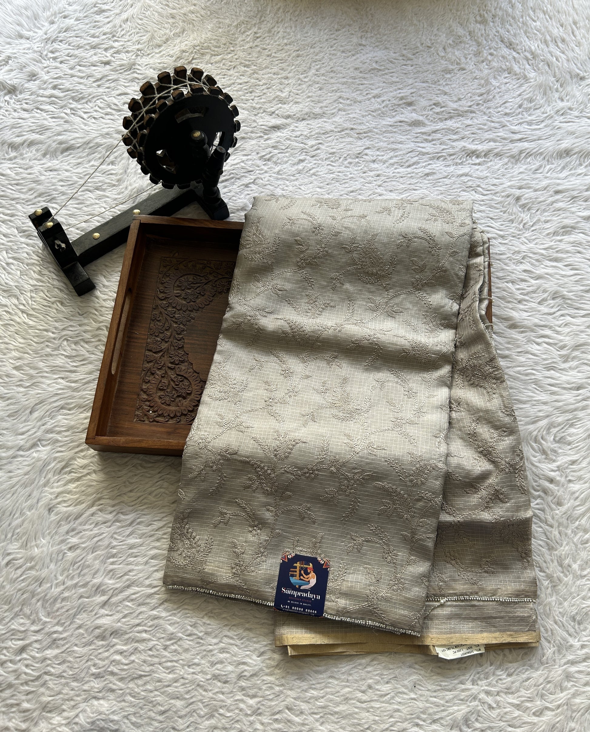 Silk kota Saree Gray colored Complemented with a Borderless. - Sampradaya Designer Studio