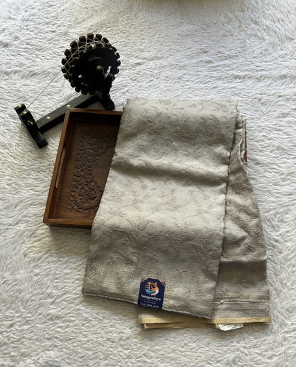 Silk kota Saree Gray colored Complemented with a Borderless. - Sampradaya Designer Studio