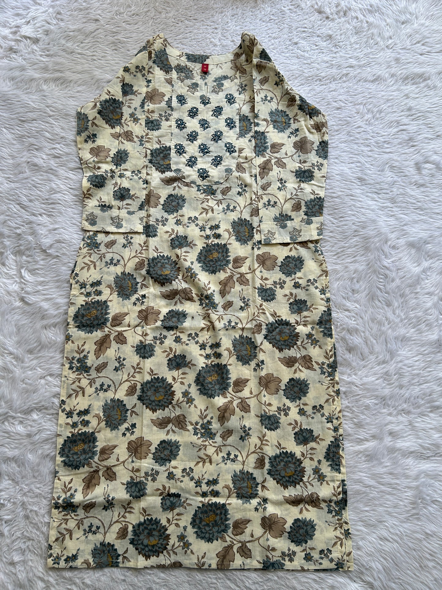 Jaipur Cotton Kurti Off White Colored With a Floral Print. - Sampradaya Designer Studio