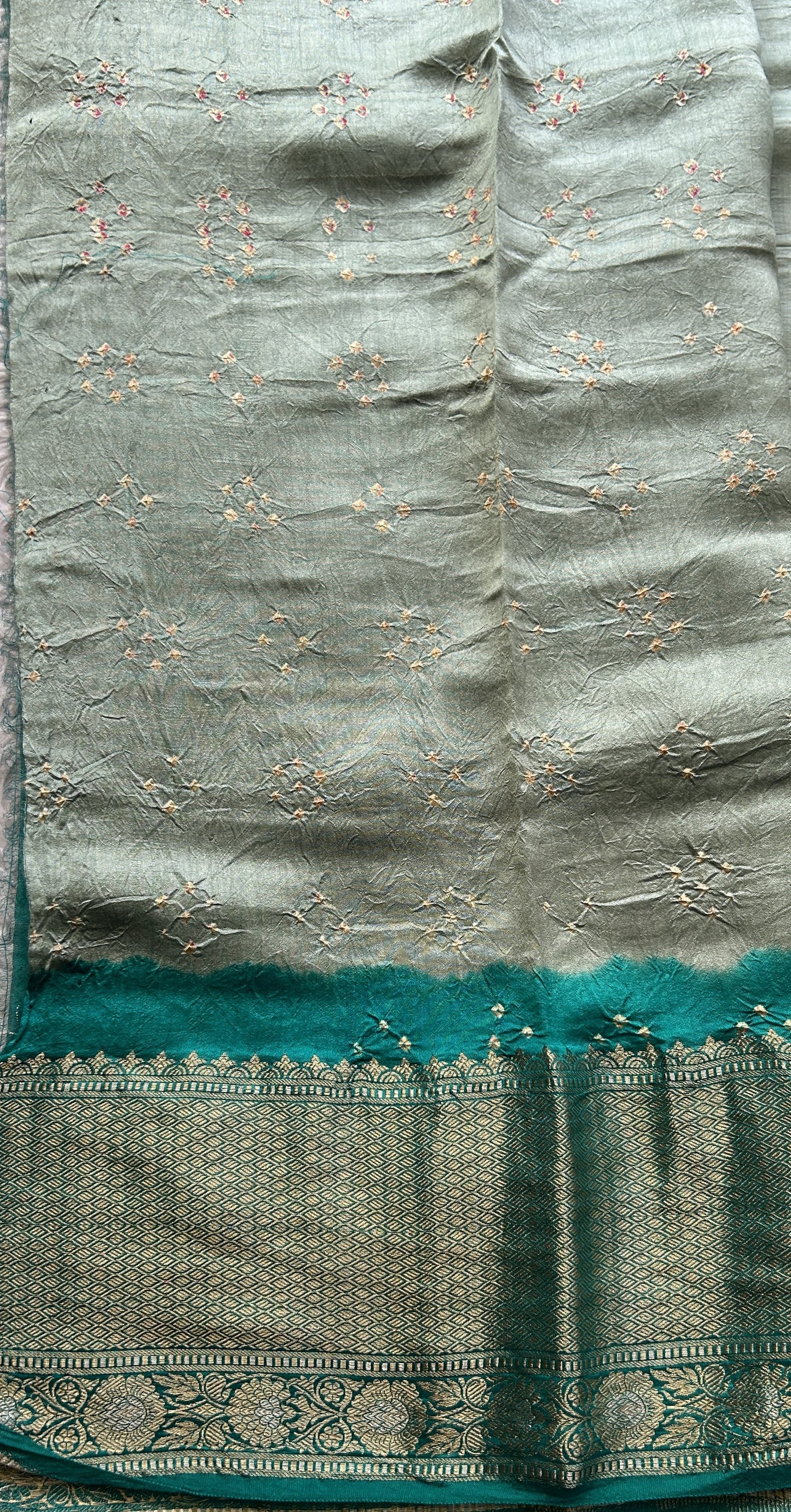 Bandhani Saree Miami Buff Colored Elegantly Paired with a Rama Green Color Zari Border. - Sampradaya Designer Studio