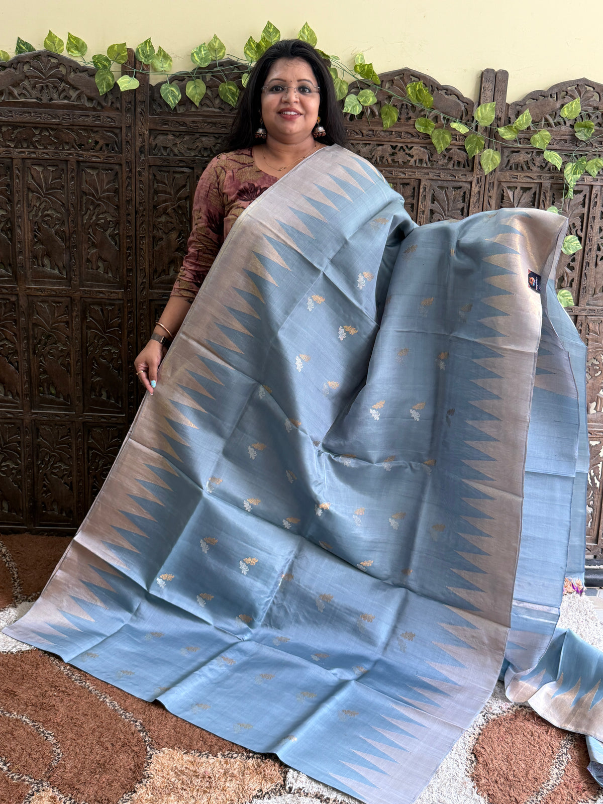 Gray Gadwal Silk Saree with Gold Zari Border — Pure Handloom | Silk Mark Certified