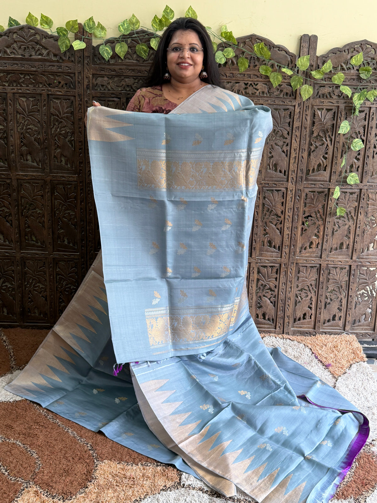 Gray Gadwal Silk Saree with Gold Zari Border — Pure Handloom | Silk Mark Certified