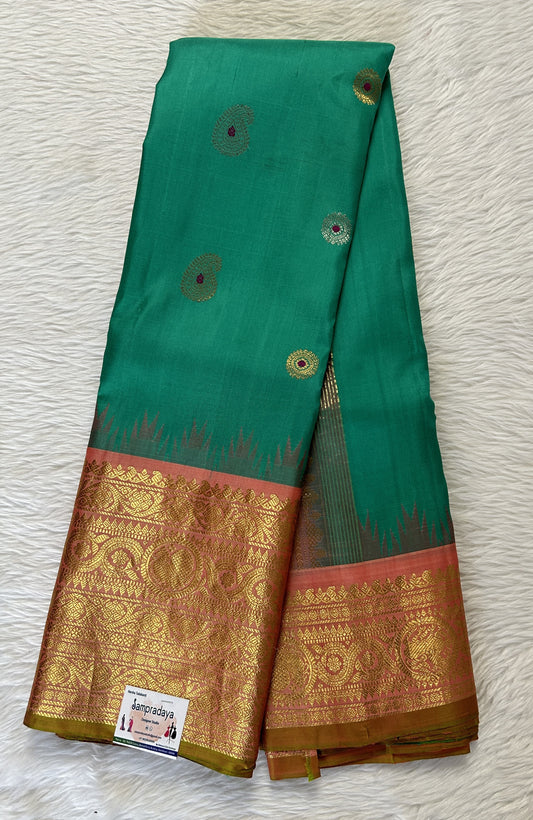 Gadwal Pattu Saree Rama Green Colored Saree Complemented With a Pattu Peach Color Kanchi Border - Sampradaya Designer Studio