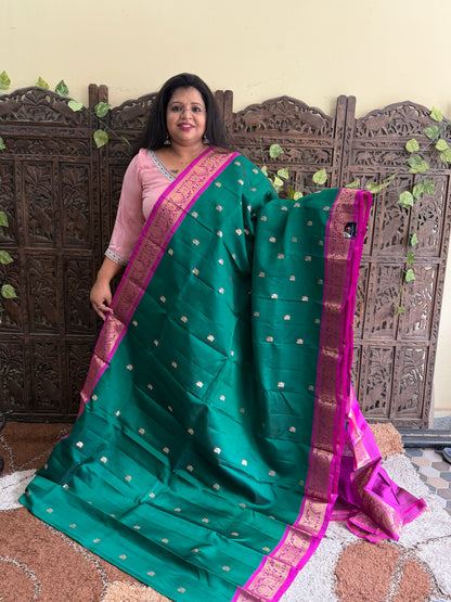 Pure Kanjivaram Silk Saree | Green With Gold Zari Border | Handloom | Silk Mark Certified