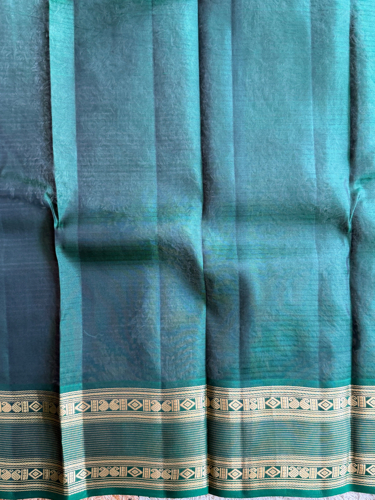 Pure Kanjivaram Silk Saree | Mehandi Green With Gold Zari Border | Handloom | Silk Mark Certified
