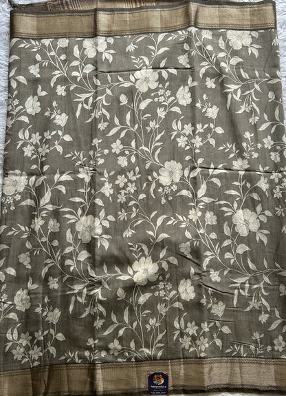 Dola Crepe Saree Gray Colored Complemented with a Zari Border. - Sampradaya Designer Studio