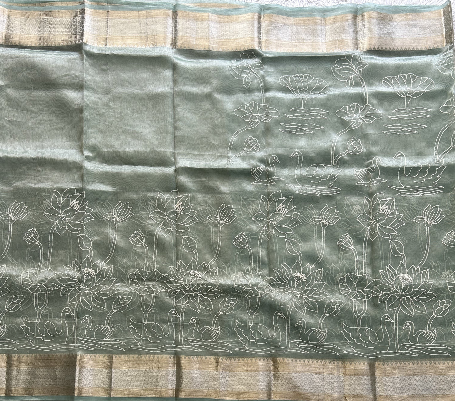 Banarasi Kora Saree Sea Foam Green Colored Complemented with a Silver And Gold Zari Border.