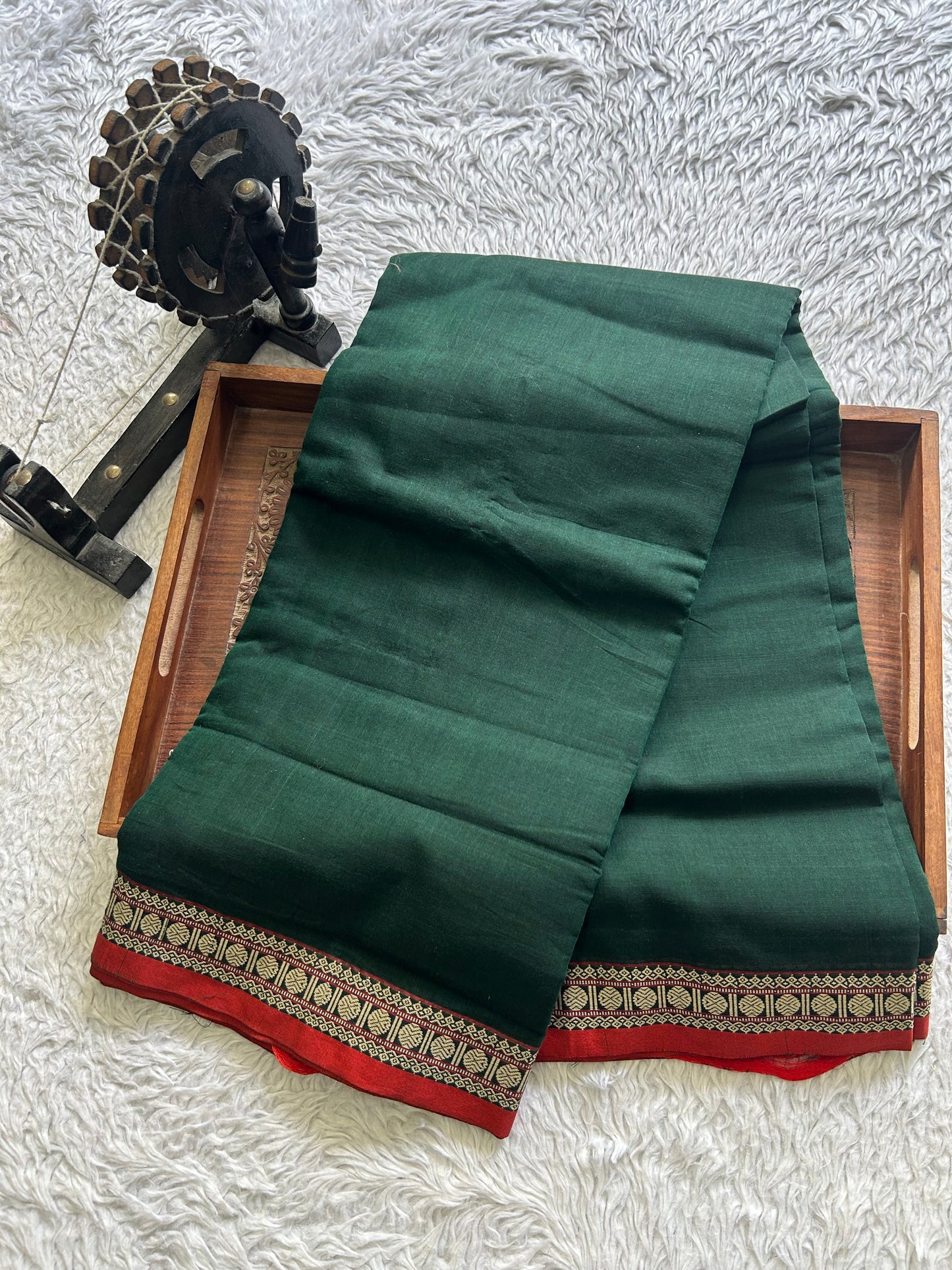 Narayanpet Cotton Saree Sacramento Green Colored Complemented with a Thread Border.
