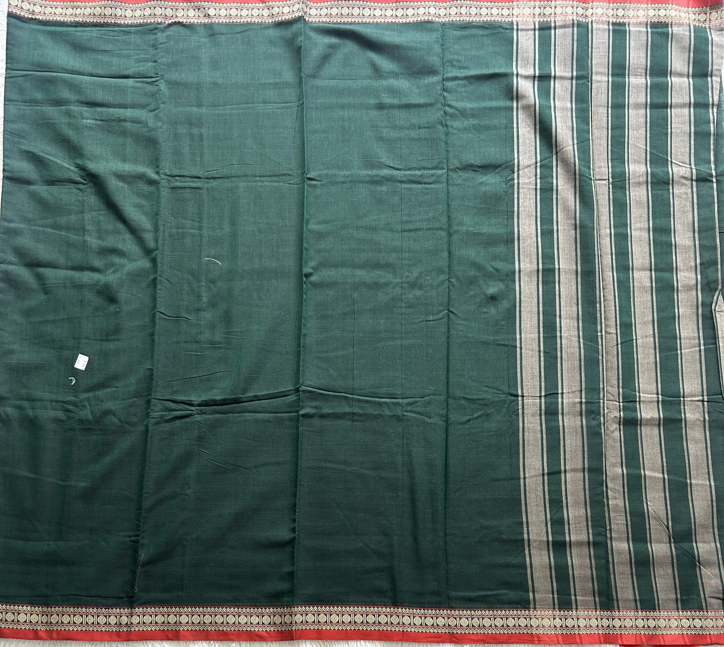 Narayanpet Cotton Saree Sacramento Green Colored Complemented with a Thread Border.