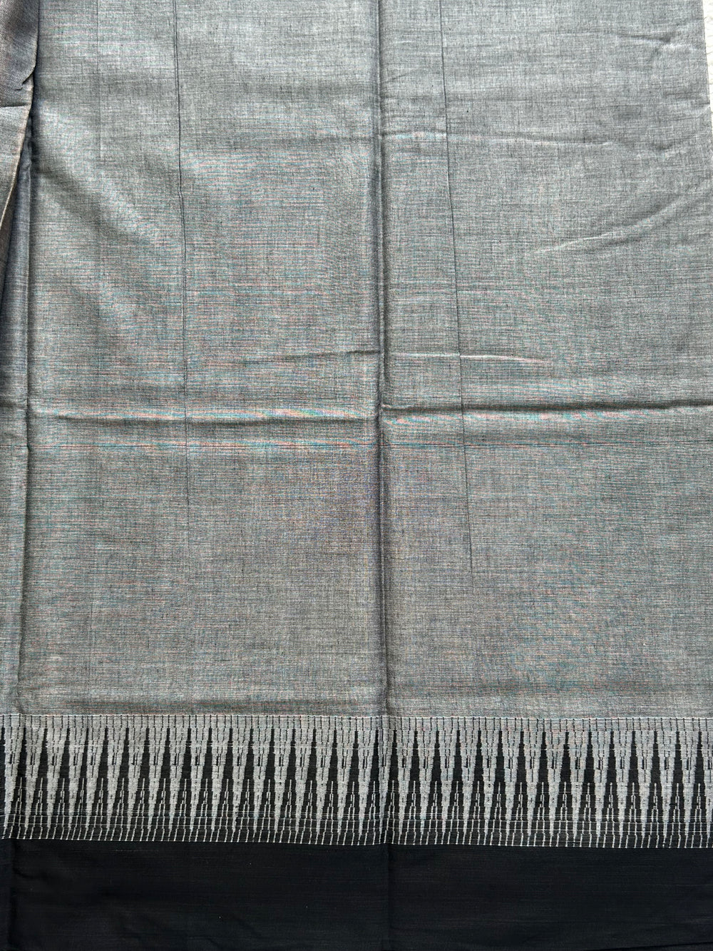 Narayanpet Cotton Saree Light Gray Colored Complemented with a Thread Border. - Sampradaya Designer Studio