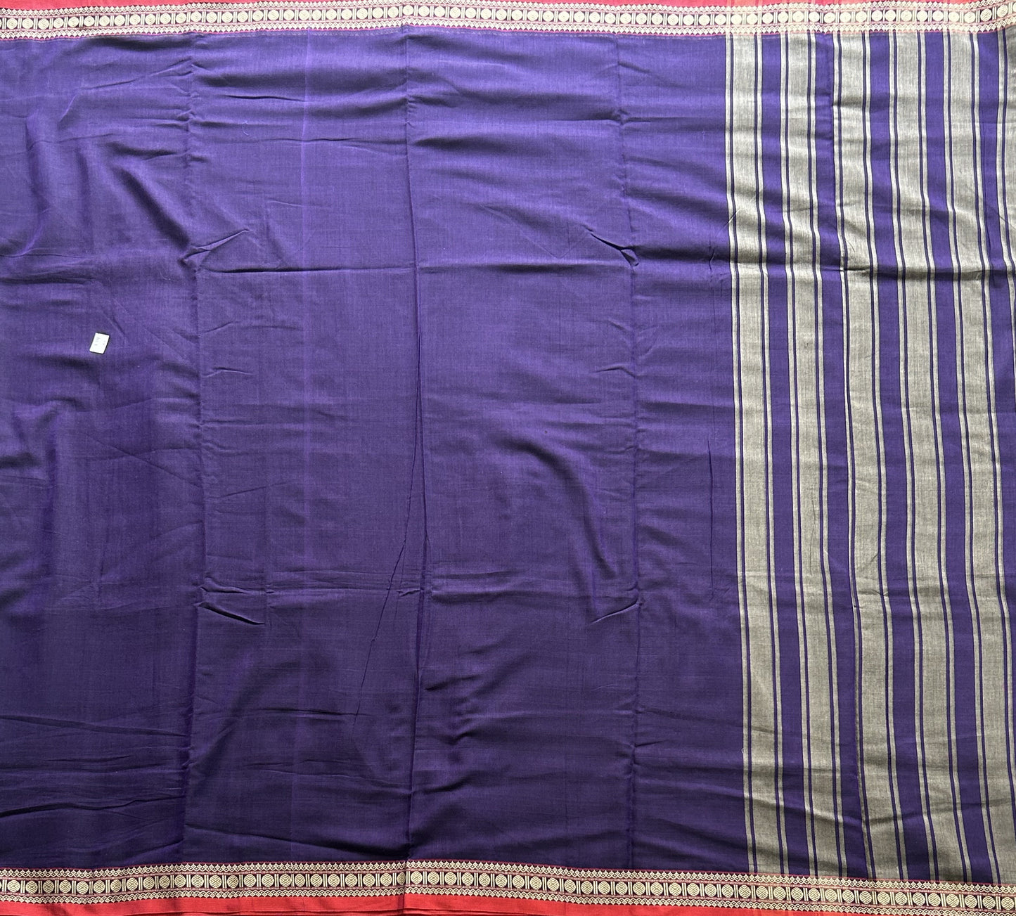 Narayanpet Cotton Saree Grape Colored Complemented with a Thread Border.