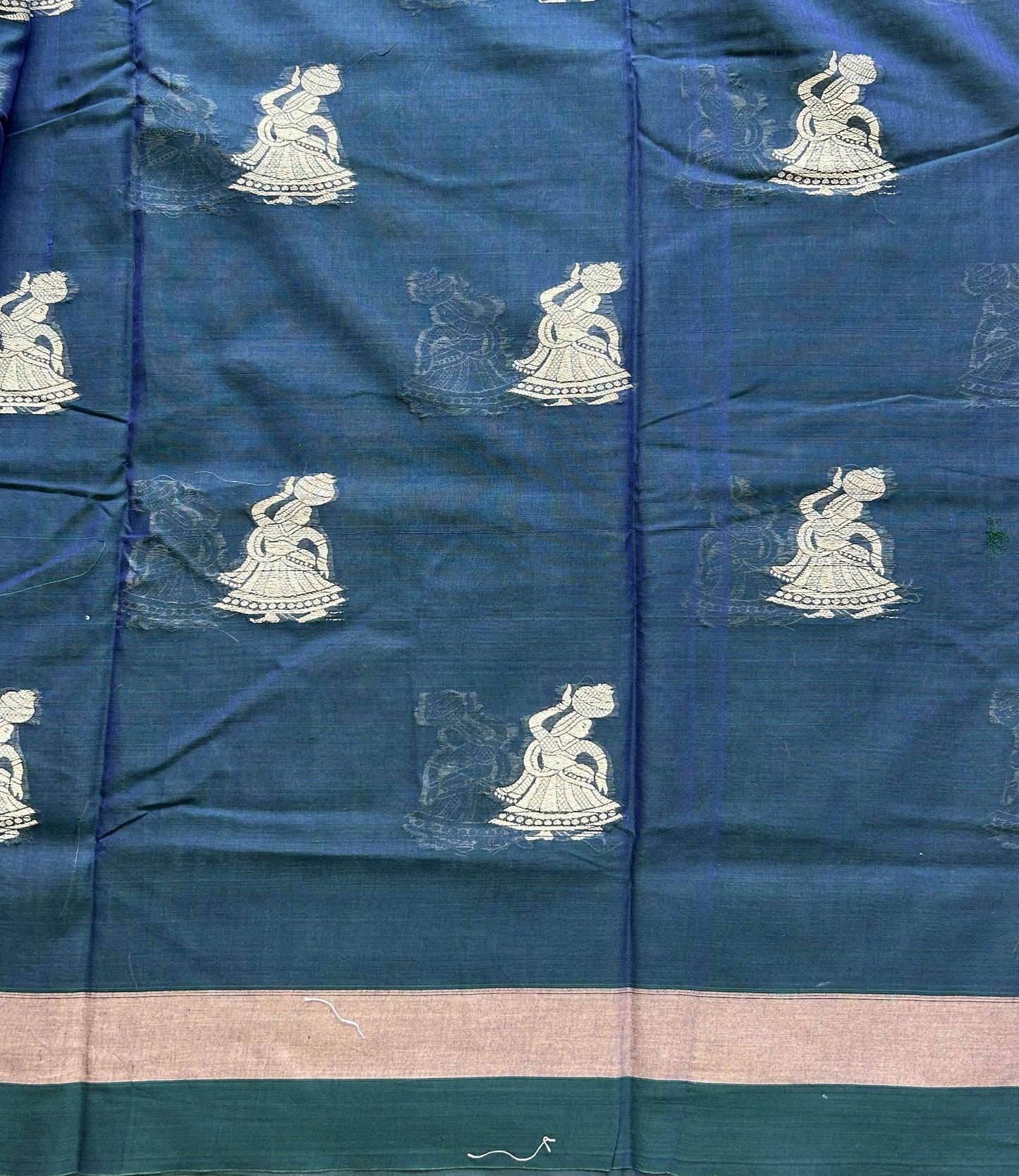 Narayanpet Cotton Saree Olympic Blue Colored Complemented with a Thread Border.