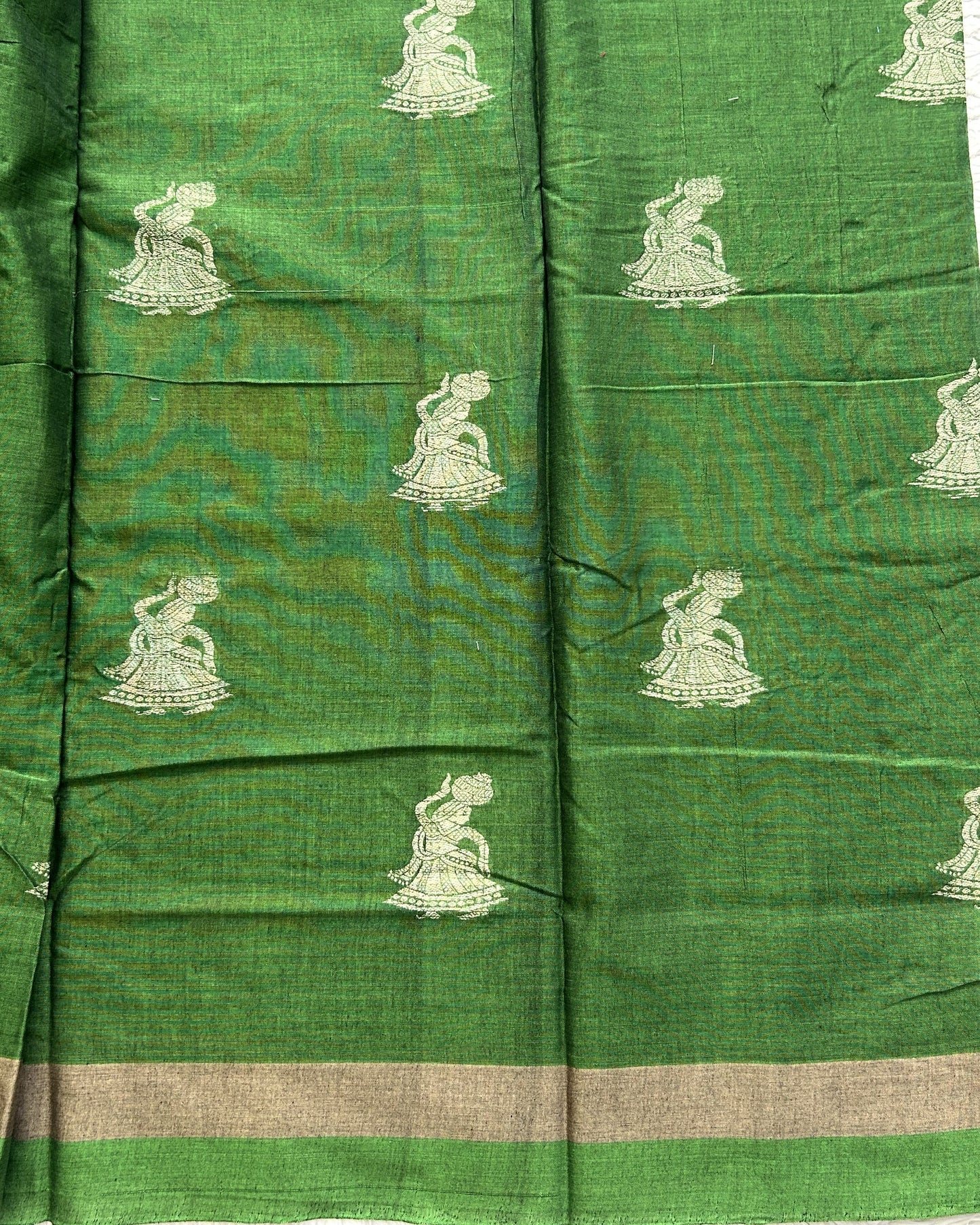 Narayanpet Cotton Saree Grass Green Colored Complemented with a Thread Border.