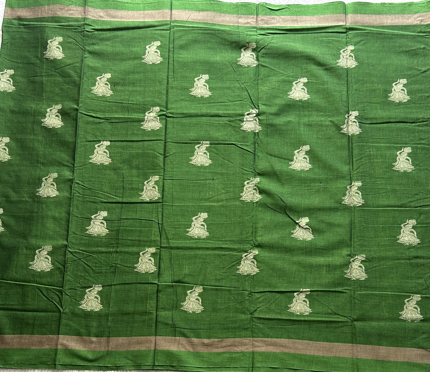 Narayanpet Cotton Saree Grass Green Colored Complemented with a Thread Border.