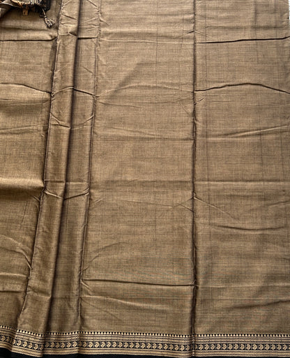 Narayanpet Cotton Saree Stone Colored Complemented with a Thread Border.
