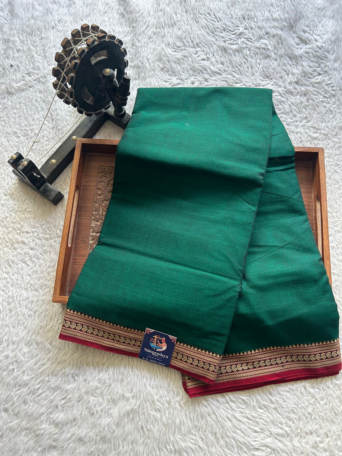 Narayanpet Cotton Saree Forest Green Colored Complemented with a Thread Border.