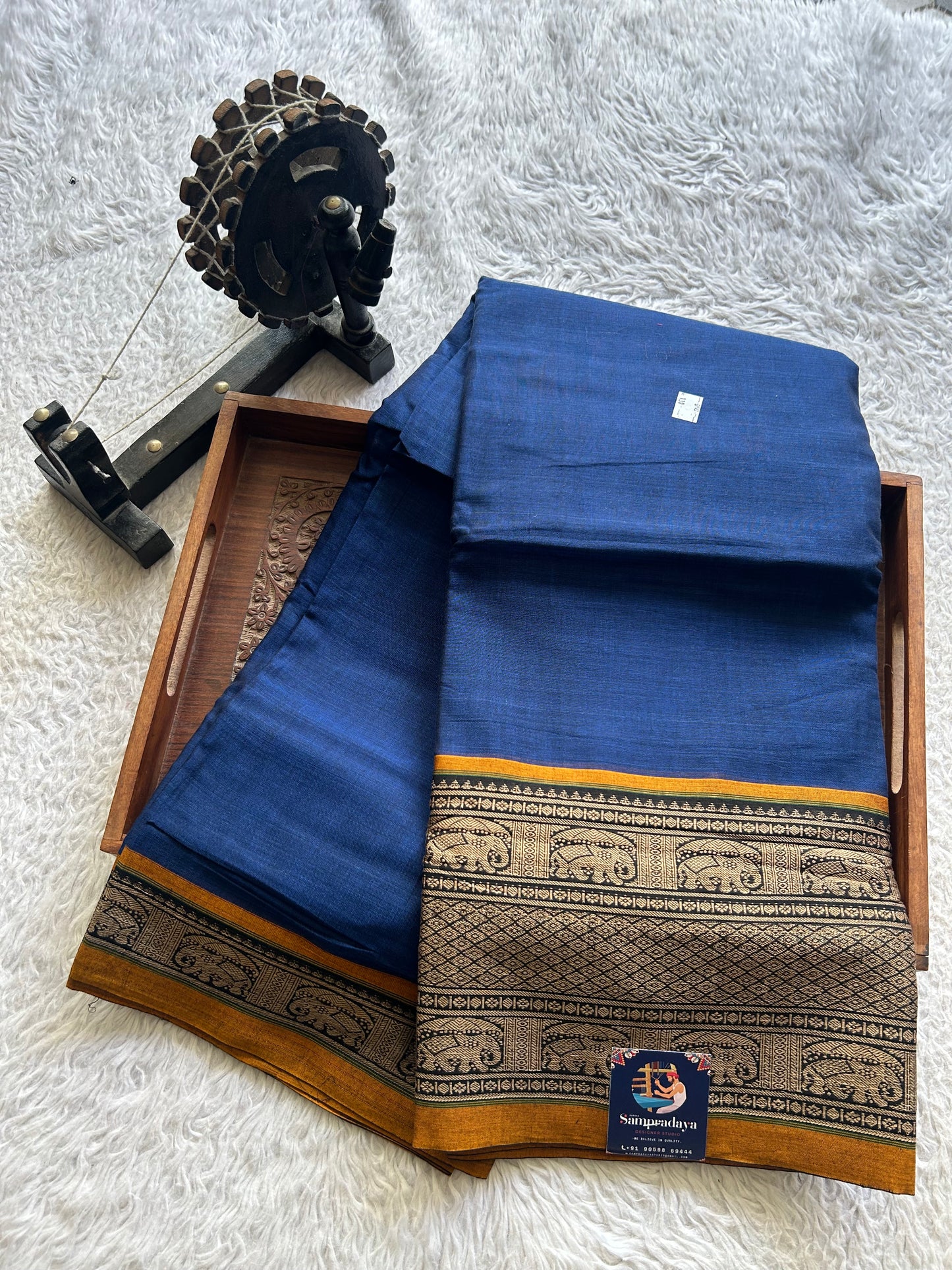 Narayanpet Cotton Saree True Blue Colored Complemented with a Thread Border.