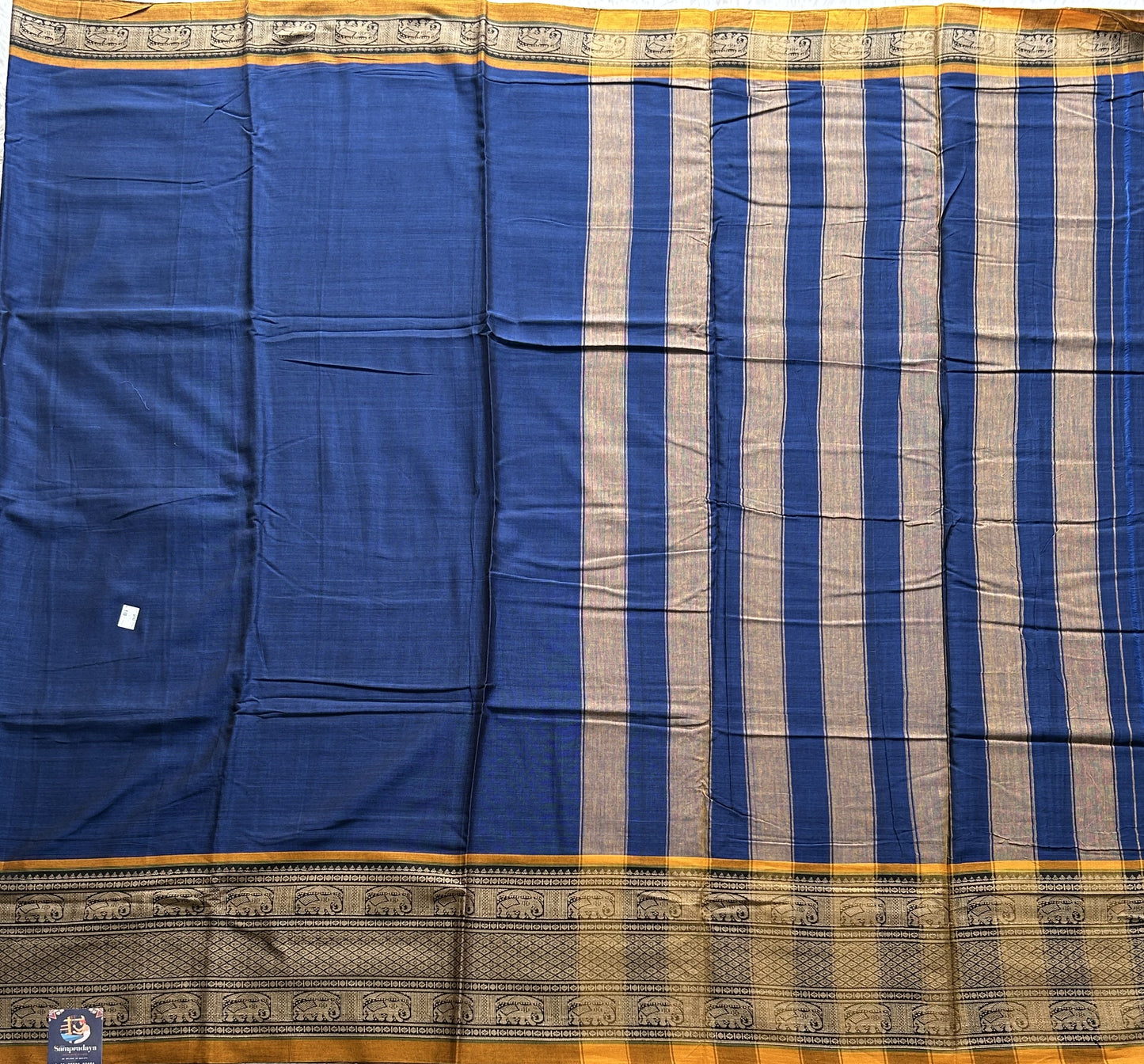 Narayanpet Cotton Saree True Blue Colored Complemented with a Thread Border.