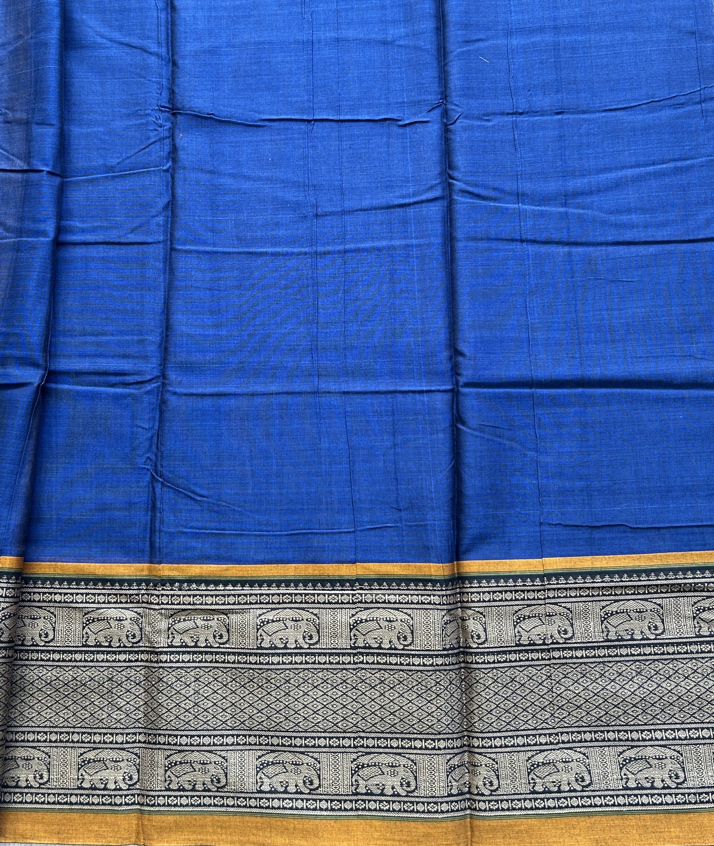 Narayanpet Cotton Saree True Blue Colored Complemented with a Thread Border.