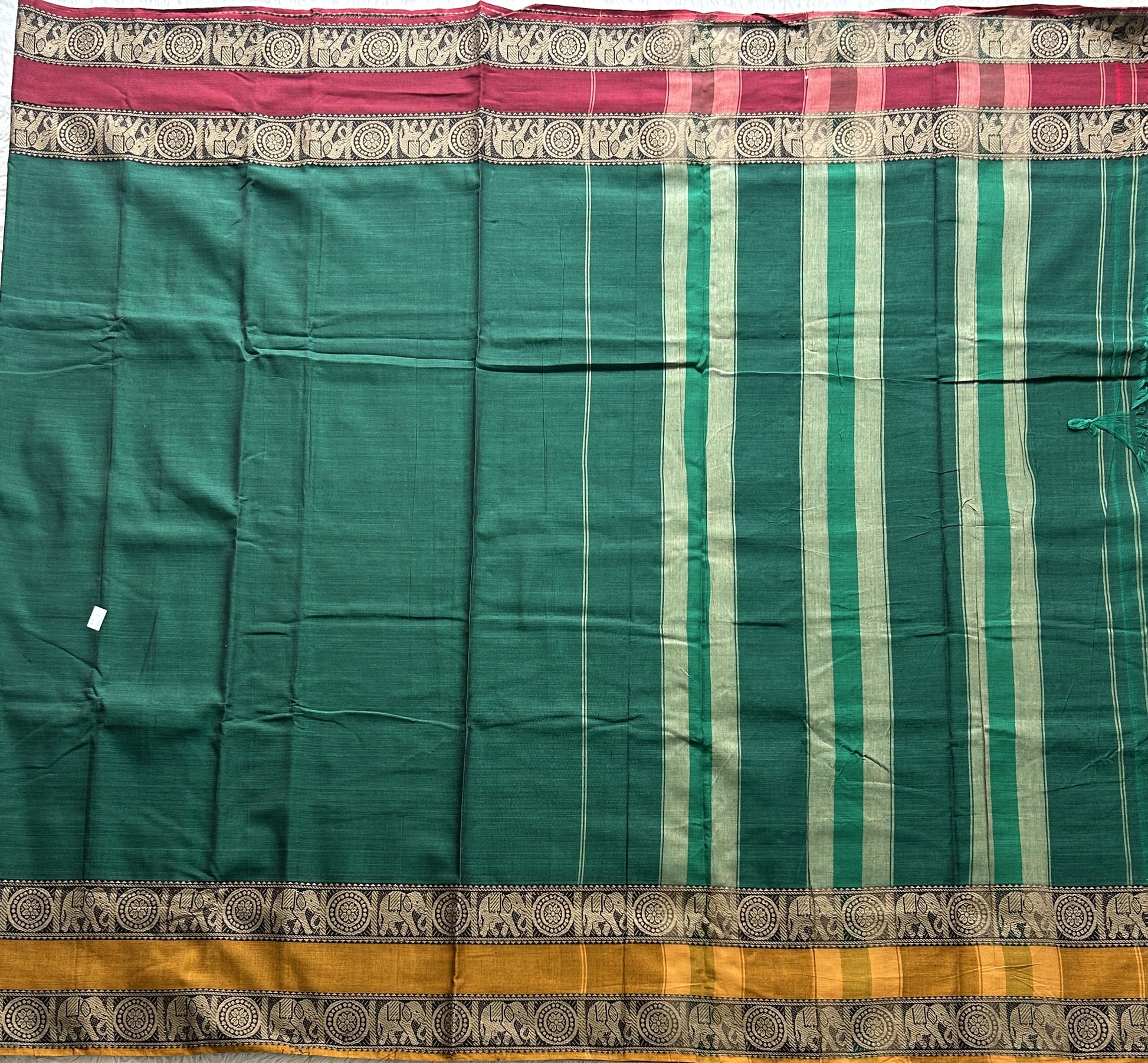 Narayanpet Cotton Saree Emerald Green Colored Complemented with a Thread Border. - Sampradaya Designer Studio