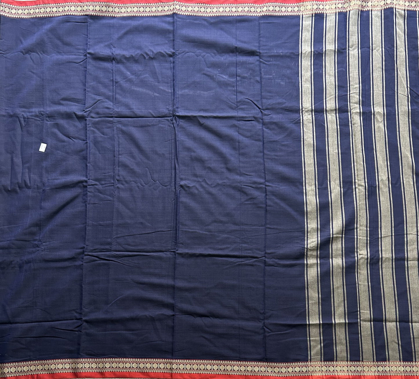 Narayanpet Cotton Saree Royal Blue Colored Complemented with a Thread Border.