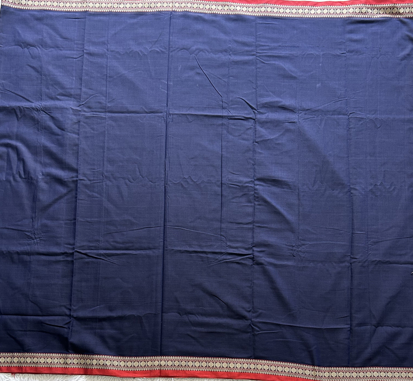 Narayanpet Cotton Saree Royal Blue Colored Complemented with a Thread Border.