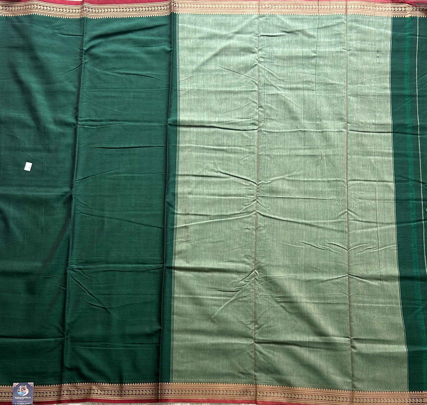 Narayanpet Cotton Saree Forest Green Colored Complemented with a Thread Border.