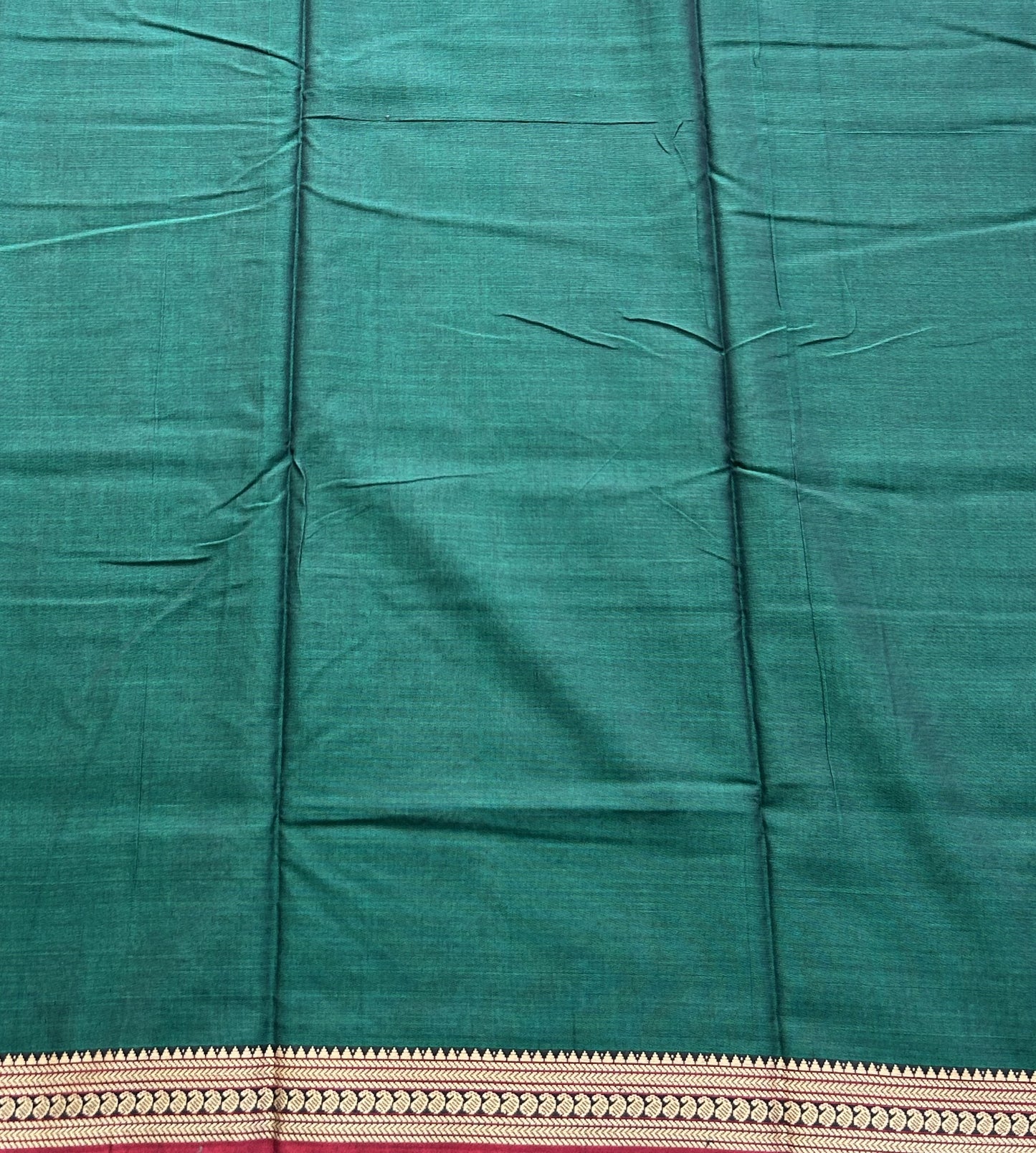 Narayanpet Cotton Saree Forest Green Colored Complemented with a Thread Border.