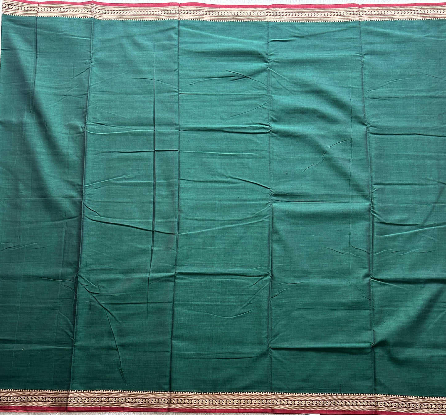 Narayanpet Cotton Saree Forest Green Colored Complemented with a Thread Border.