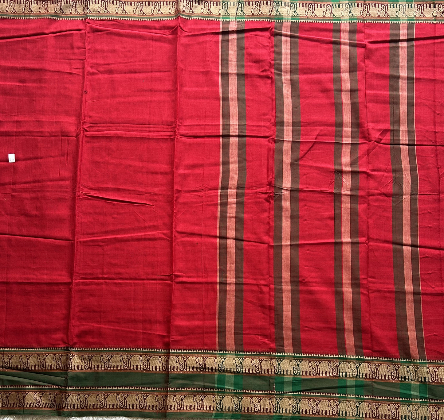 Narayanpet Cotton Saree Carmine Red Colored  Complemented with a Thread Border.
