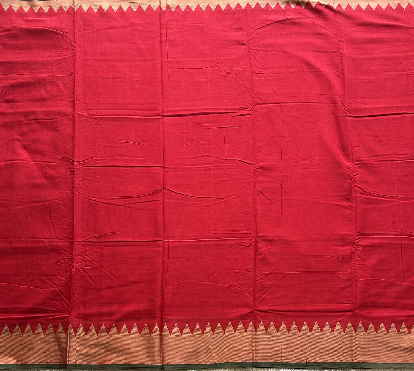 Narayanpet Cotton Saree Light Carmine Red Colored  Complemented with a Thread Border.