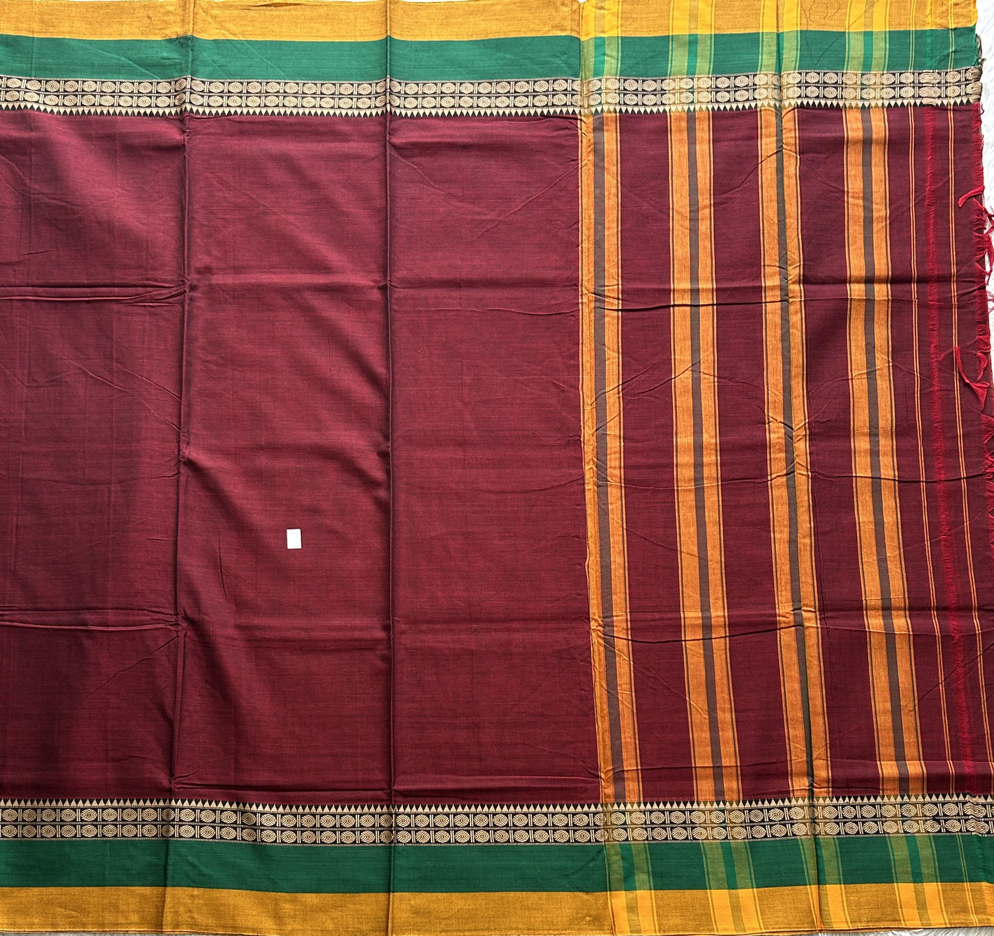 Narayanpet Cotton Saree Barn Red Colored Complemented with a Thread Border.