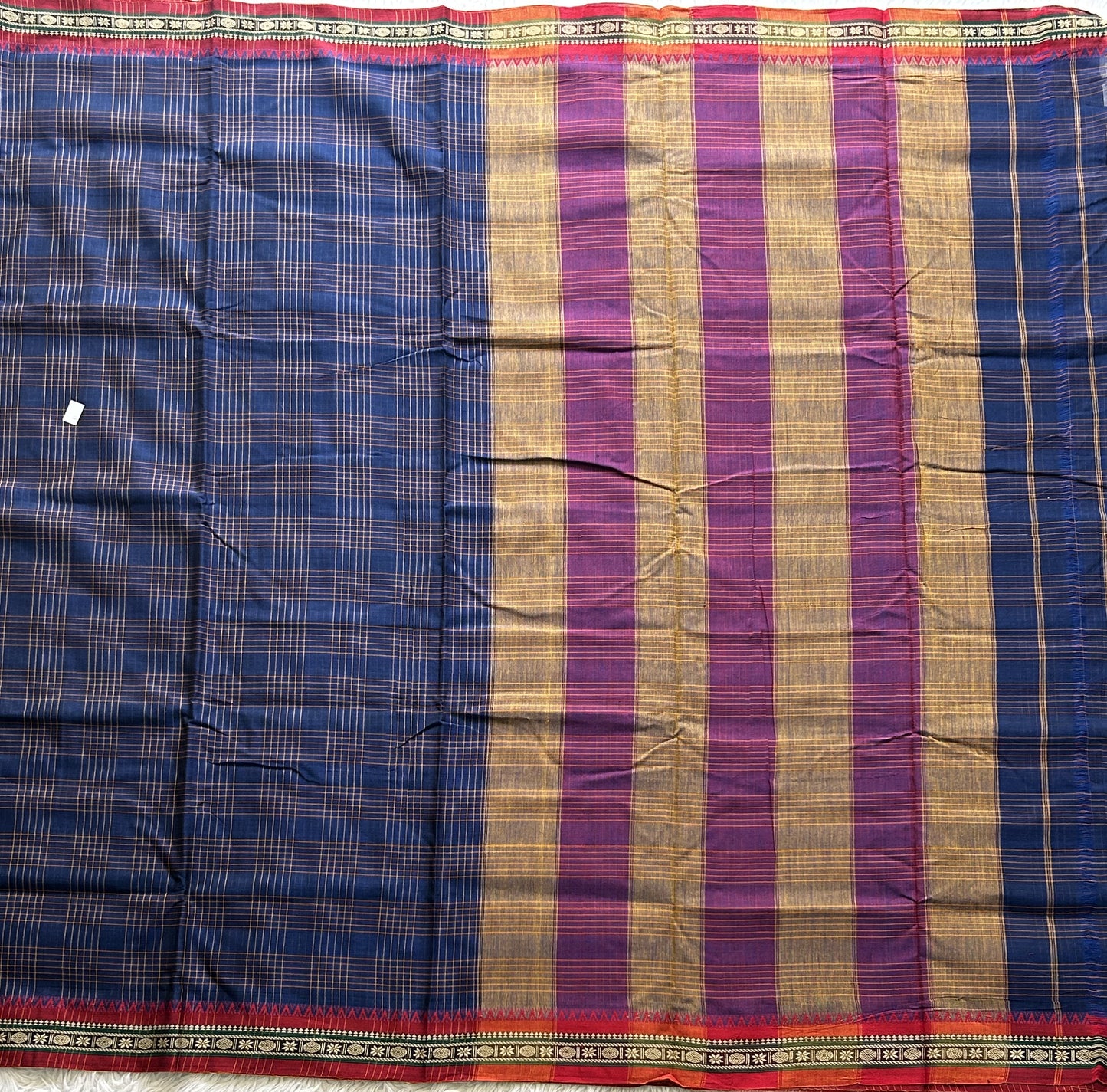 Narayanpet Cotton Checks Saree Light Navy Blue Colored Complemented with a Thread Border.