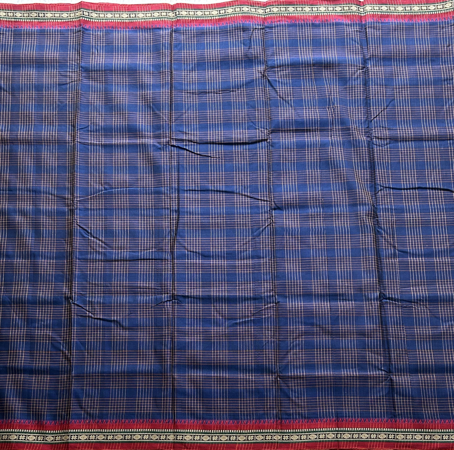 Narayanpet Cotton Checks Saree Light Navy Blue Colored Complemented with a Thread Border.
